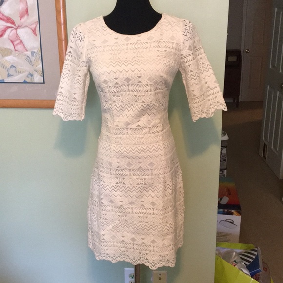 Cream geometric lace dress. - Picture 1 of 4